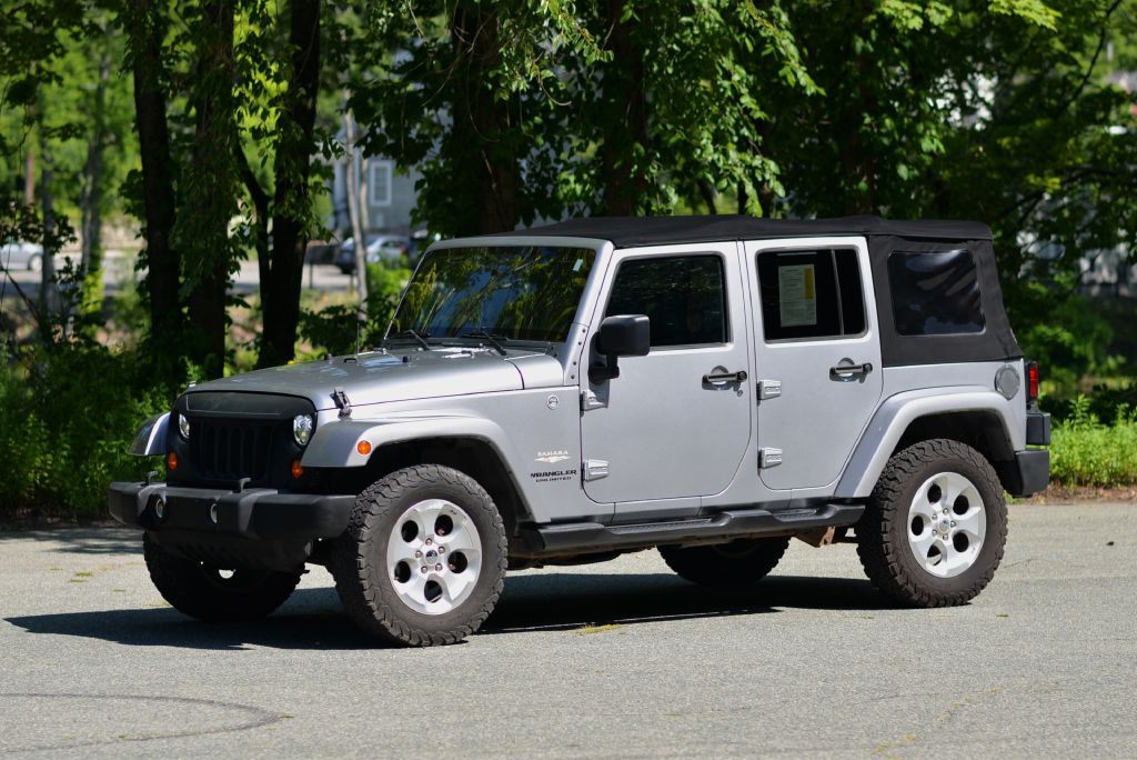 2013 Jeep Wrangler Unlimited Image 2