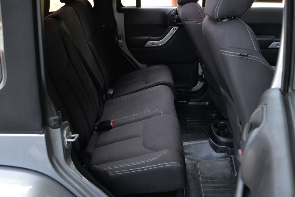 2013 Jeep Wrangler Unlimited Image 22