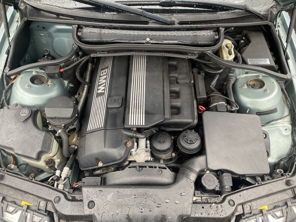 2003 BMW 3 Series Image 9