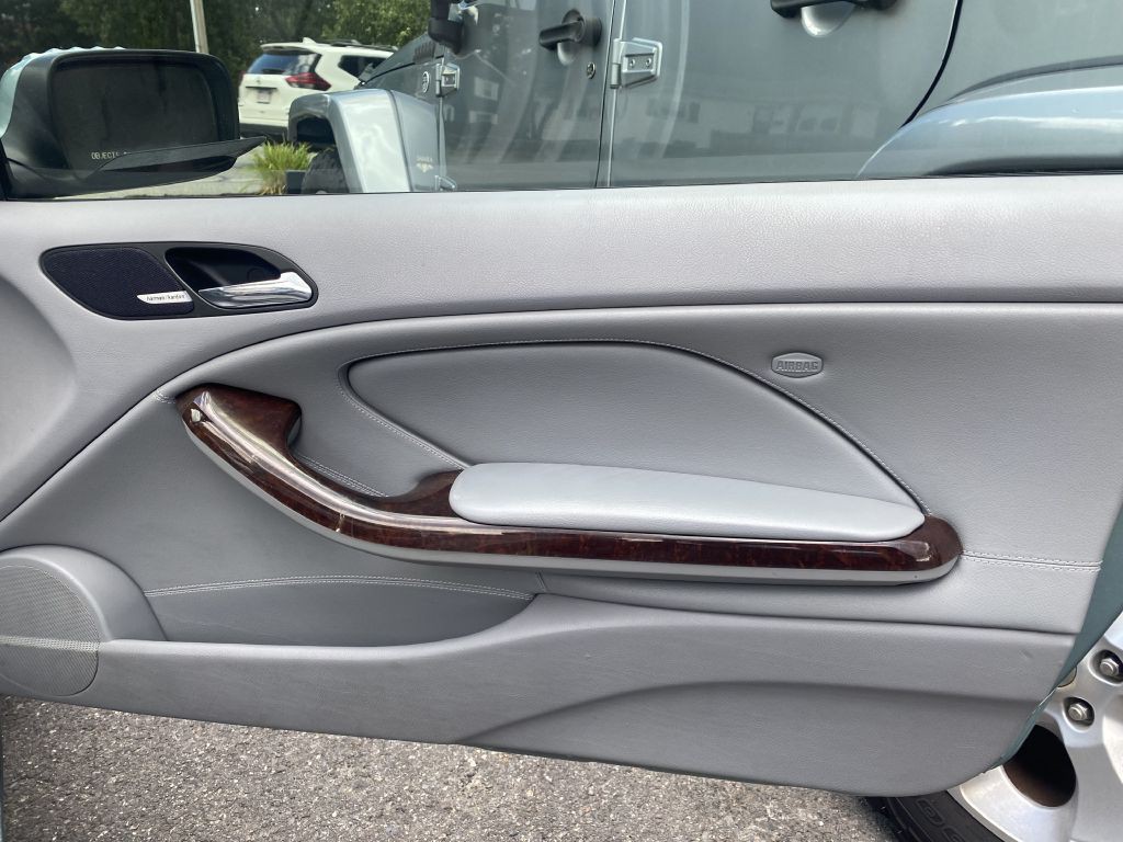 2003 BMW 3 Series Image 31