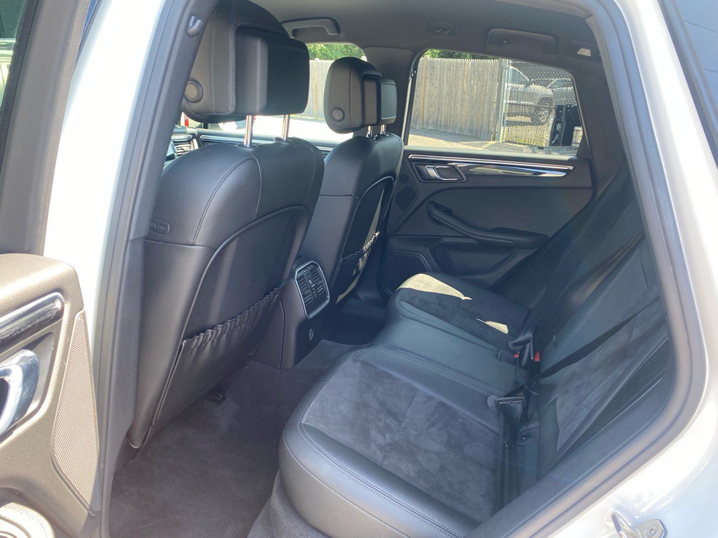 2019 Porsche Macan Image 21