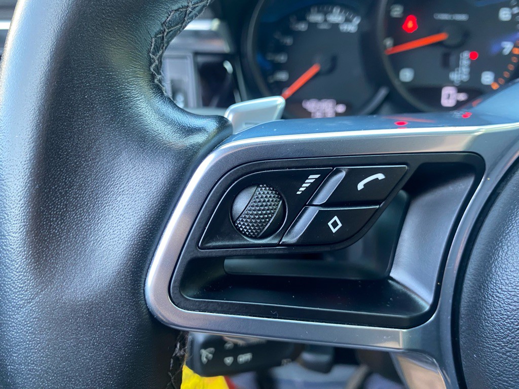 2019 Porsche Macan Image 26