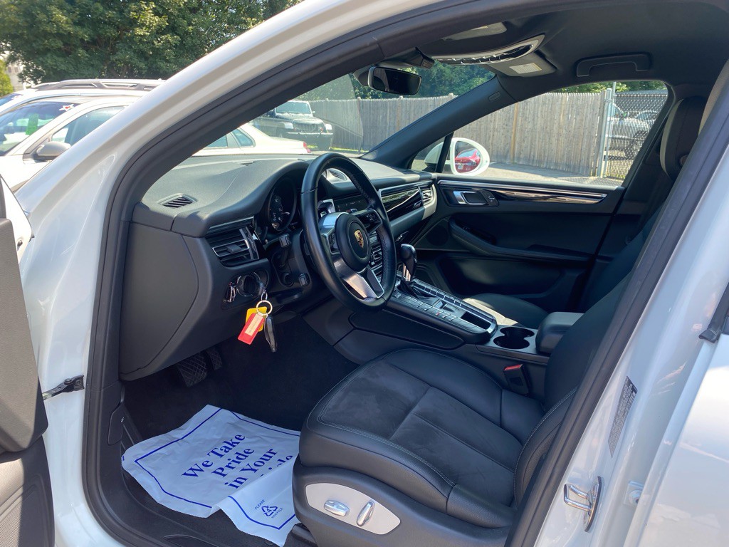 2019 Porsche Macan Image 25