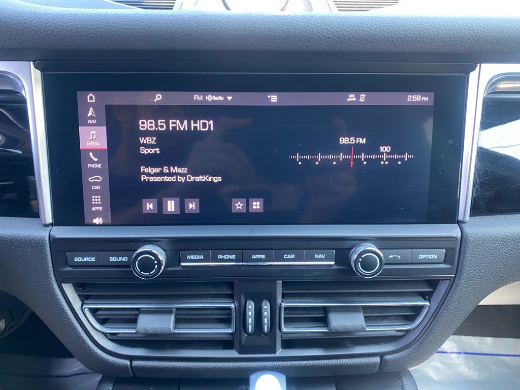 2019 Porsche Macan Image 32