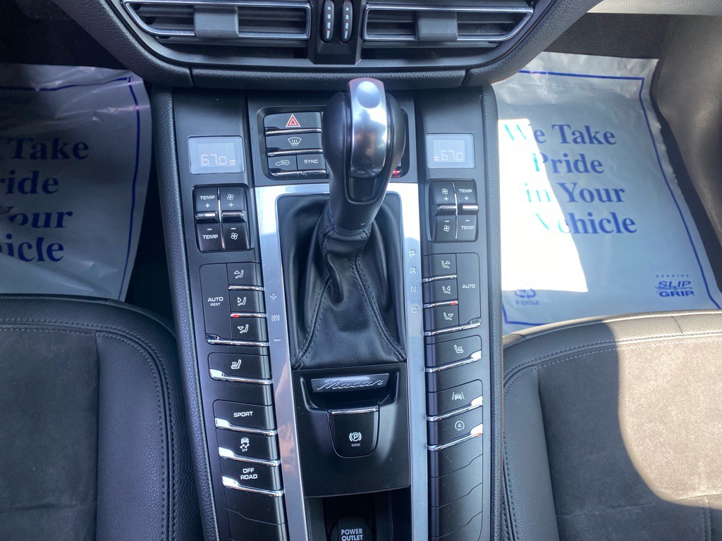 2019 Porsche Macan Image 35