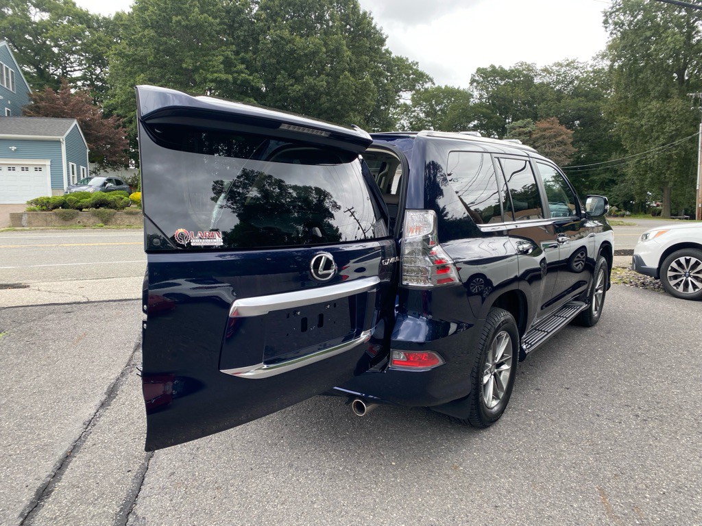 2022 Lexus GX Image 6