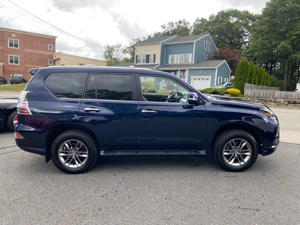 2022 Lexus GX Image 8