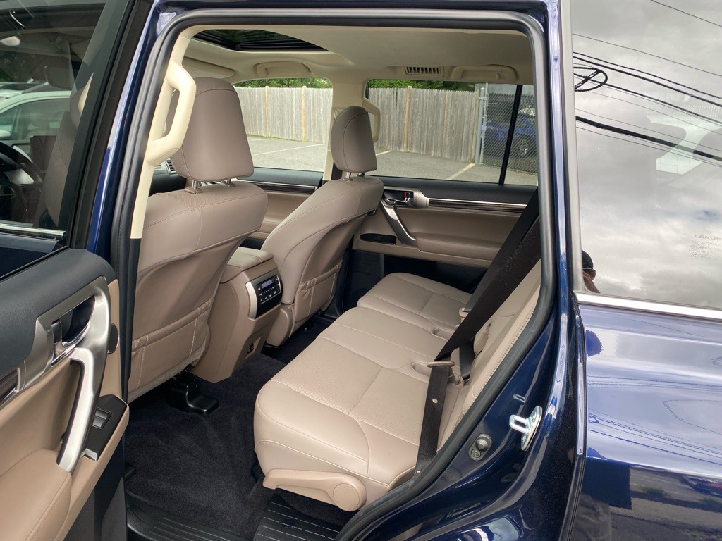 2022 Lexus GX Image 18