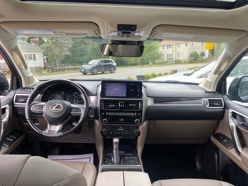 2022 Lexus GX Image 19