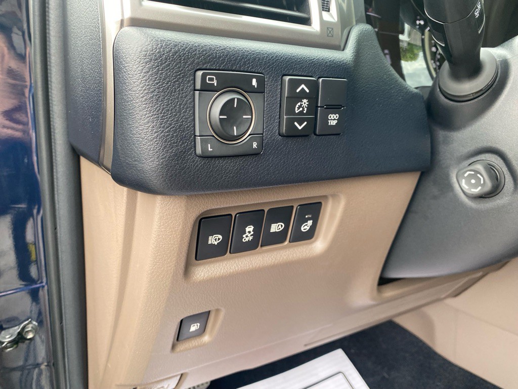 2022 Lexus GX Image 23