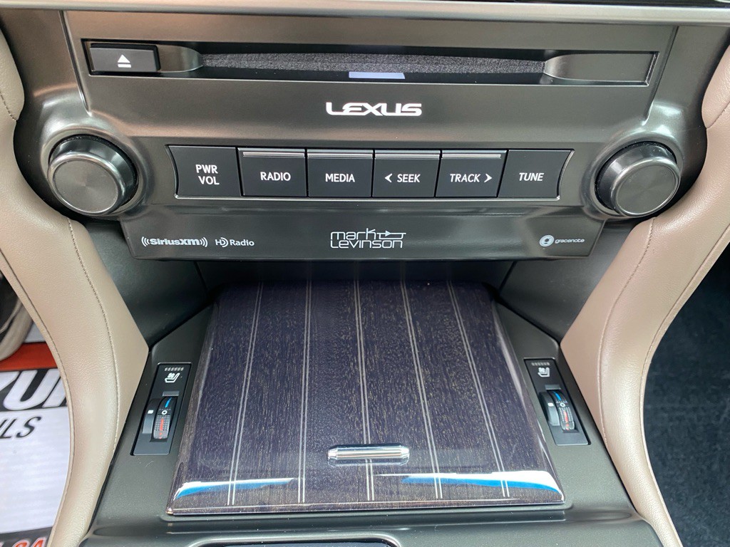 2022 Lexus GX Image 33