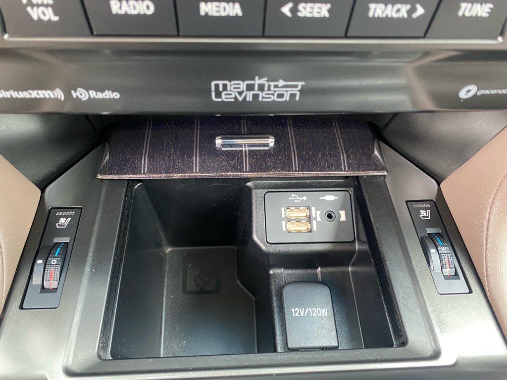 2022 Lexus GX Image 34