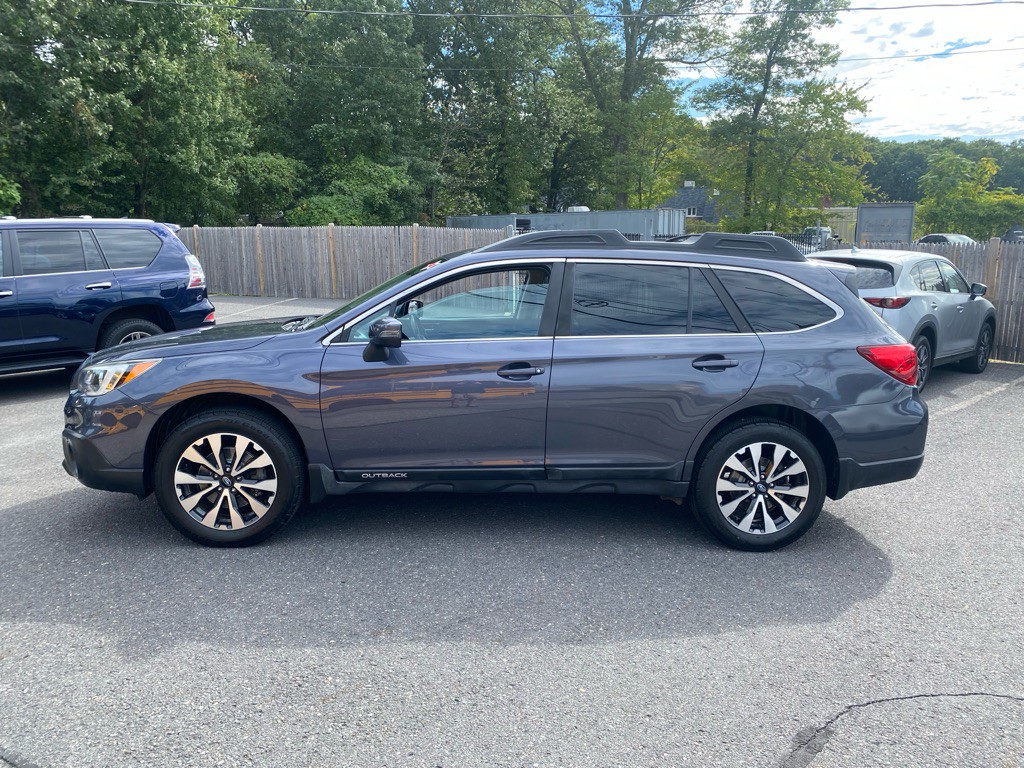 2017 Subaru Outback Image 2