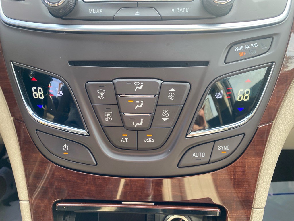 2015 Buick Regal Image 32