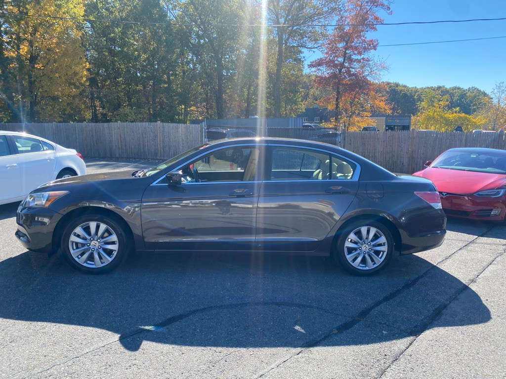 2011 Honda Accord Image 2