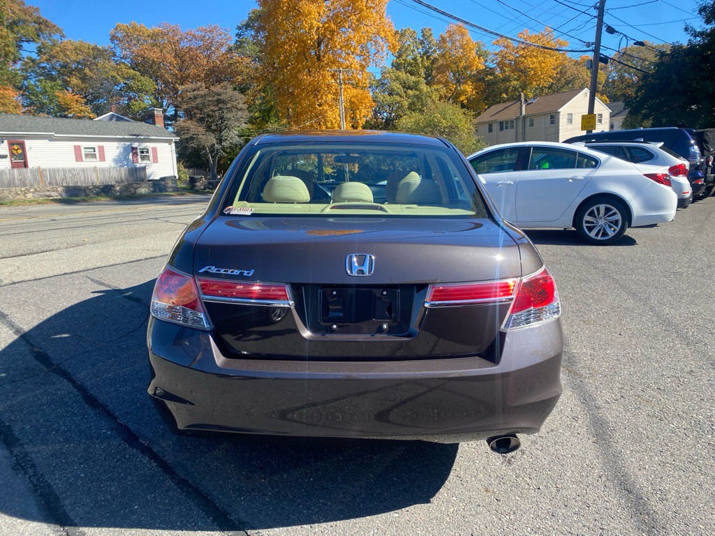2011 Honda Accord Image 4