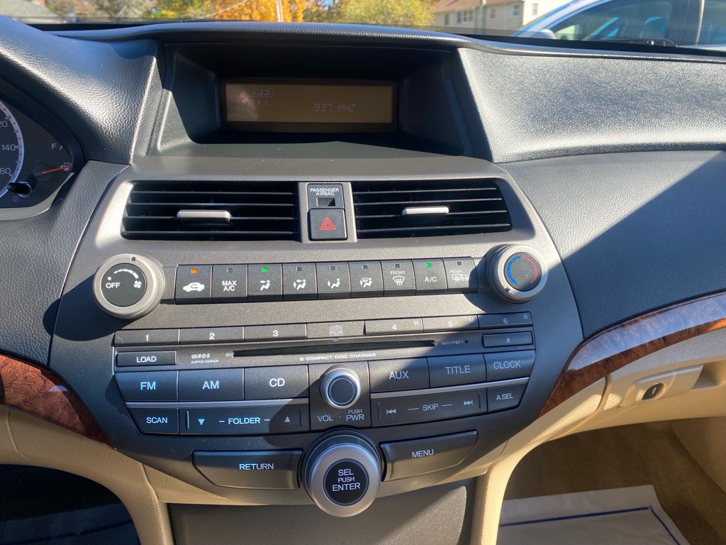 2011 Honda Accord Image 30