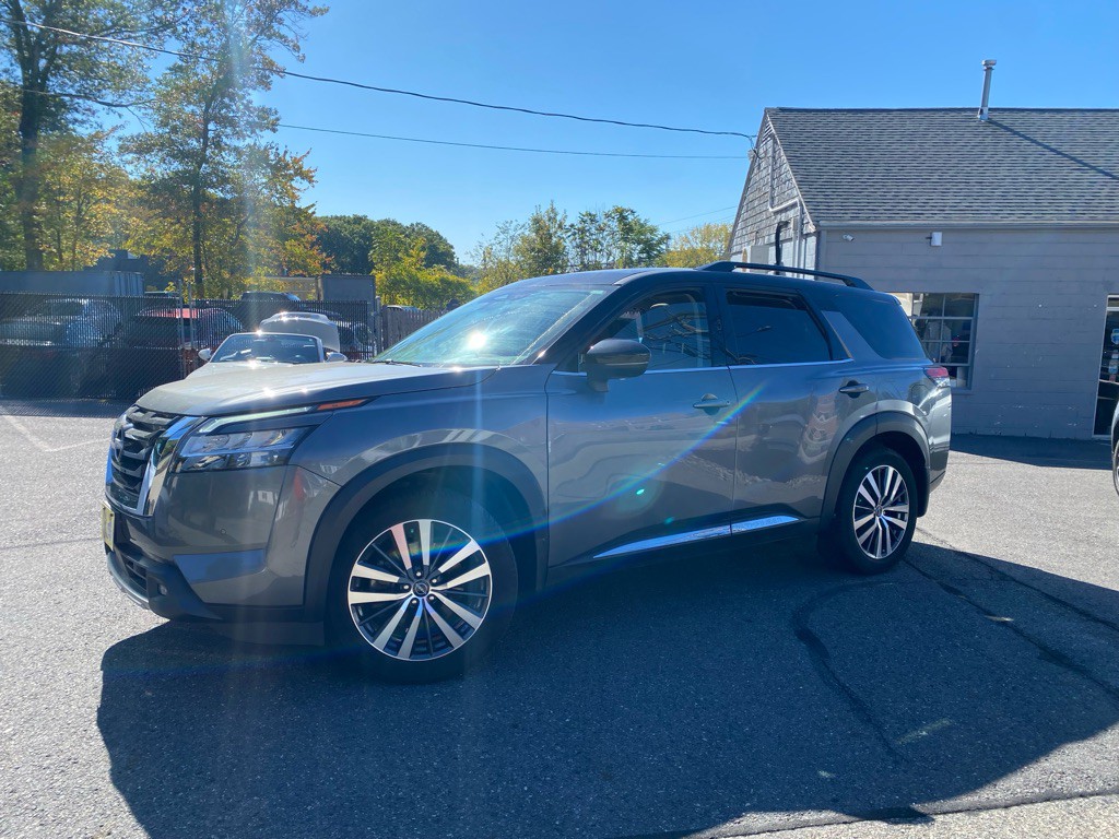 2022 Nissan Pathfinder Image 1