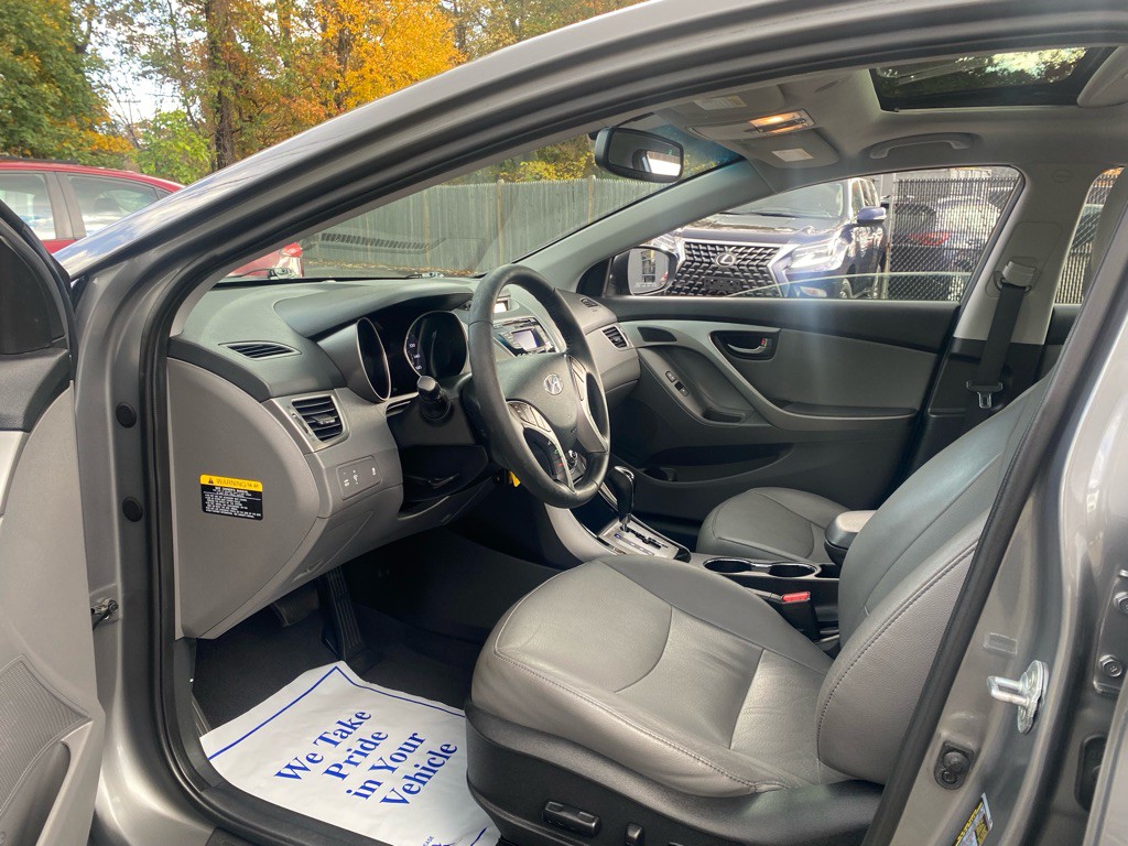 2013 Hyundai Elantra Image 24
