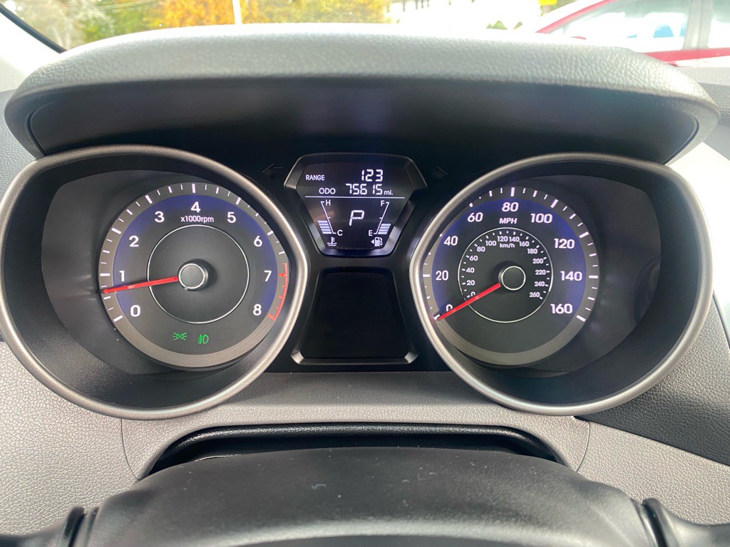 2013 Hyundai Elantra Image 28