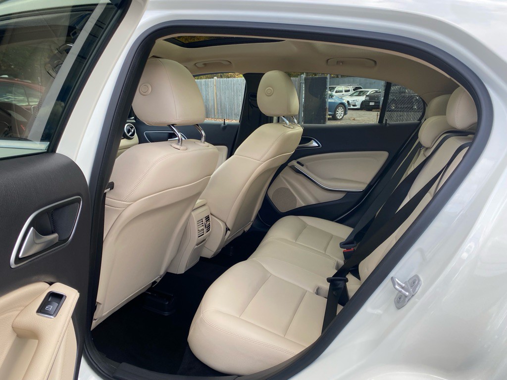 2016 Mercedes-Benz GLA-Class Image 15