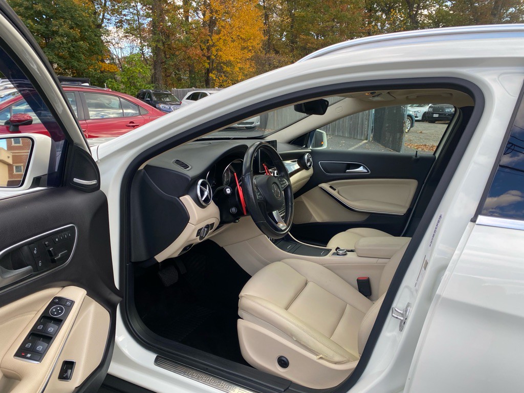 2016 Mercedes-Benz GLA-Class Image 17