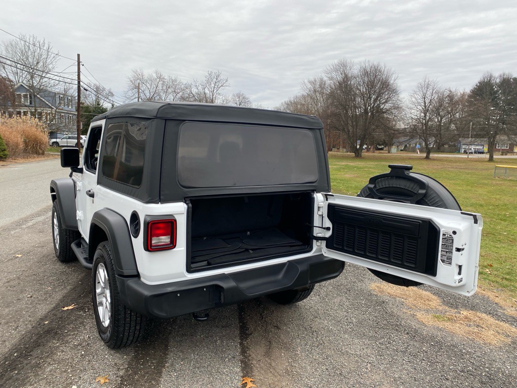 2021 Jeep Wrangler Image 4