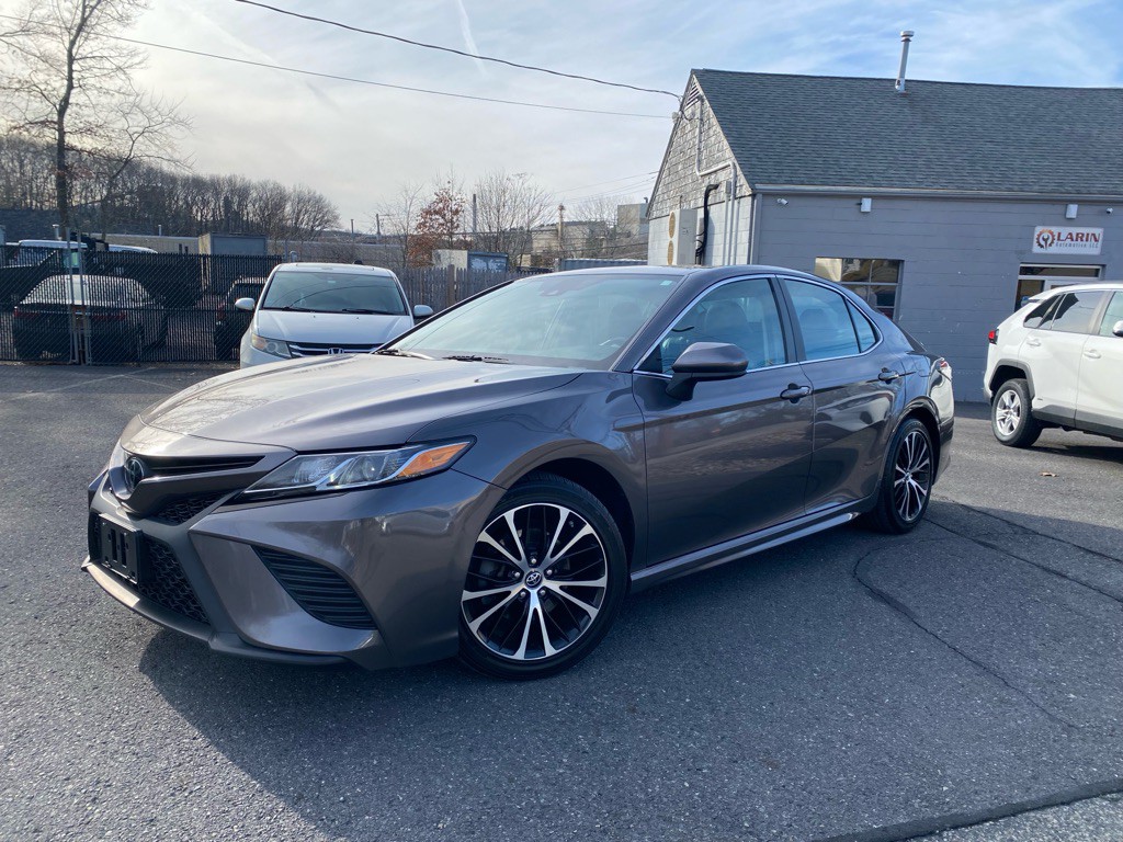 2019 Toyota Camry Image 1