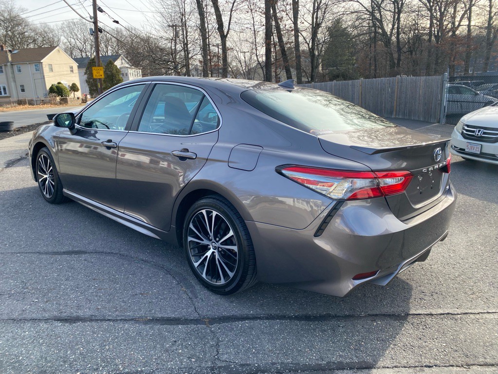2019 Toyota Camry Image 3