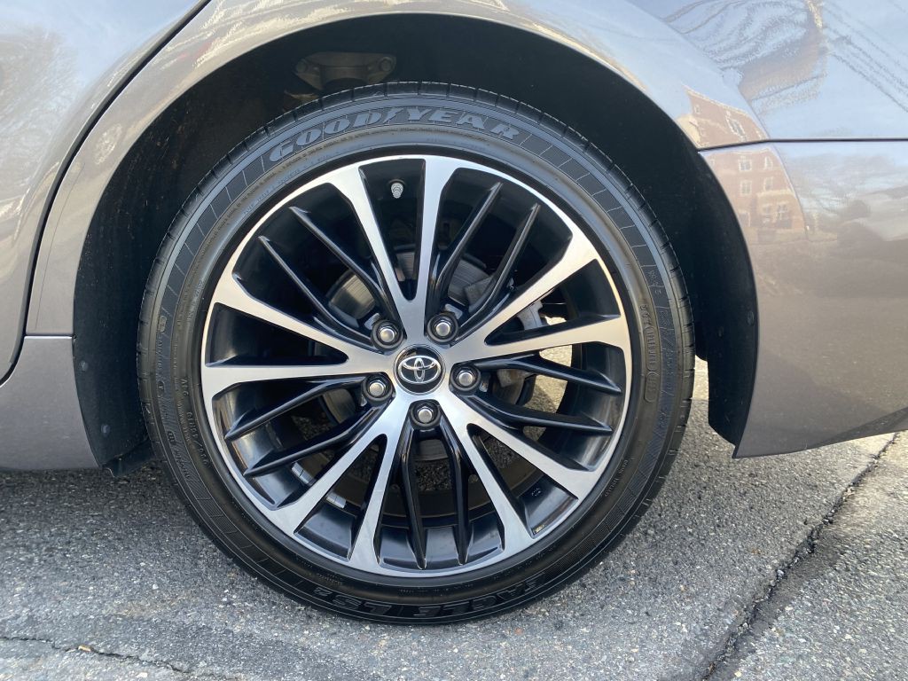 2019 Toyota Camry Image 11