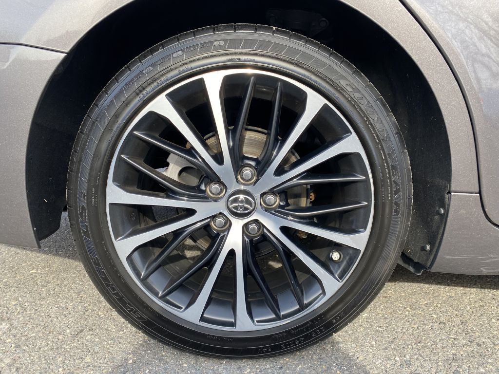 2019 Toyota Camry Image 12