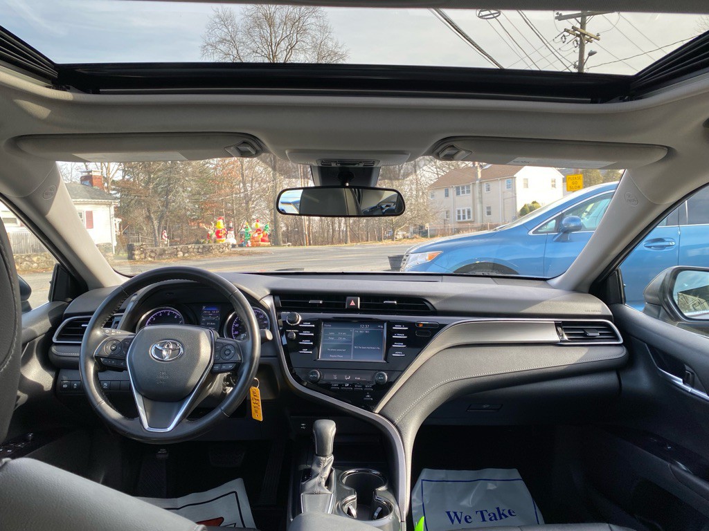 2019 Toyota Camry Image 16