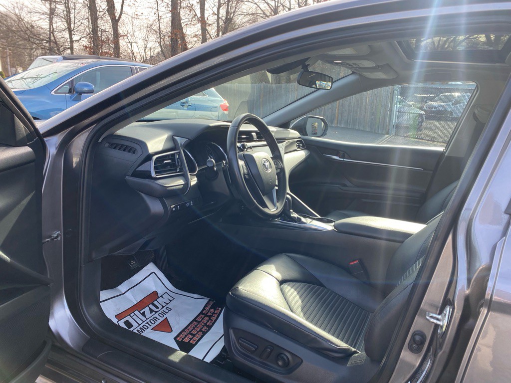 2019 Toyota Camry Image 17
