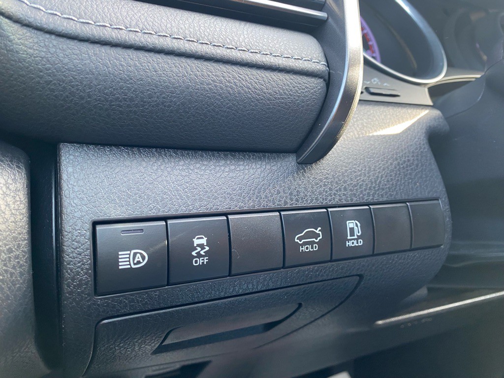 2019 Toyota Camry Image 18