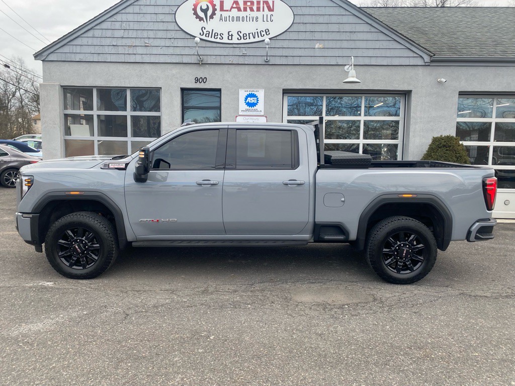 2024 GMC Sierra Image 2