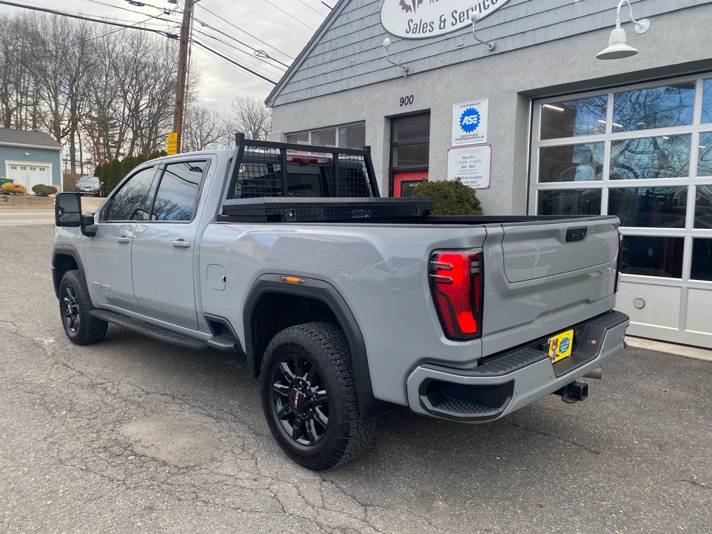 2024 GMC Sierra Image 3