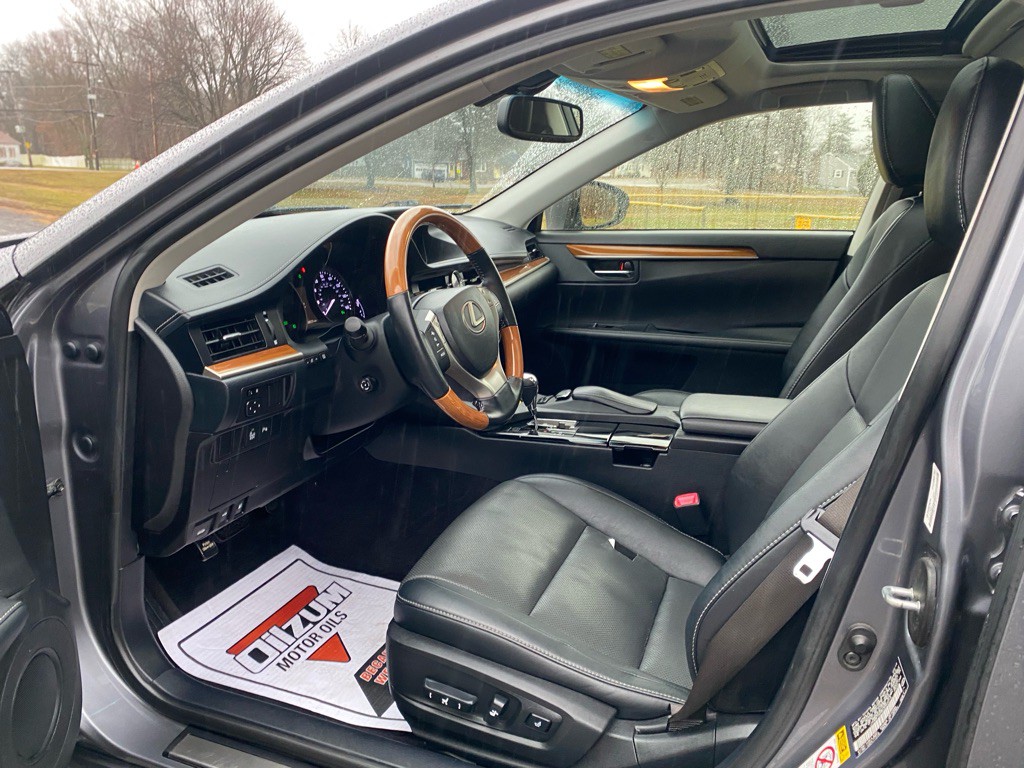 2014 Lexus ES Image 16