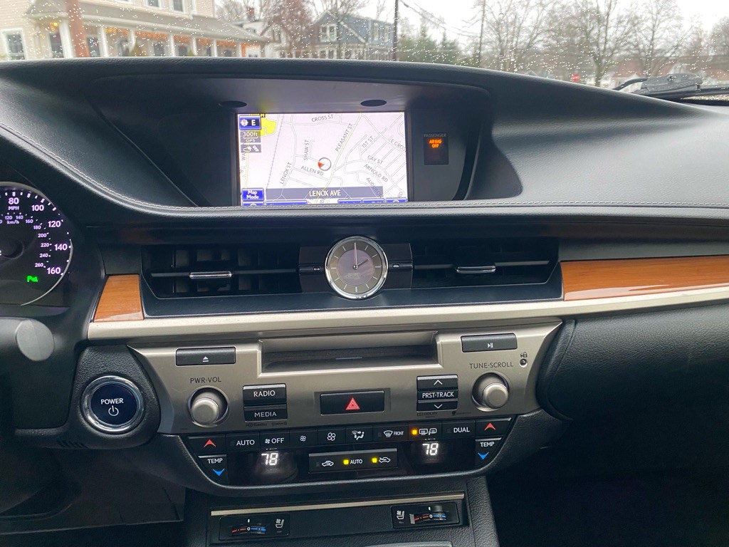 2014 Lexus ES Image 22