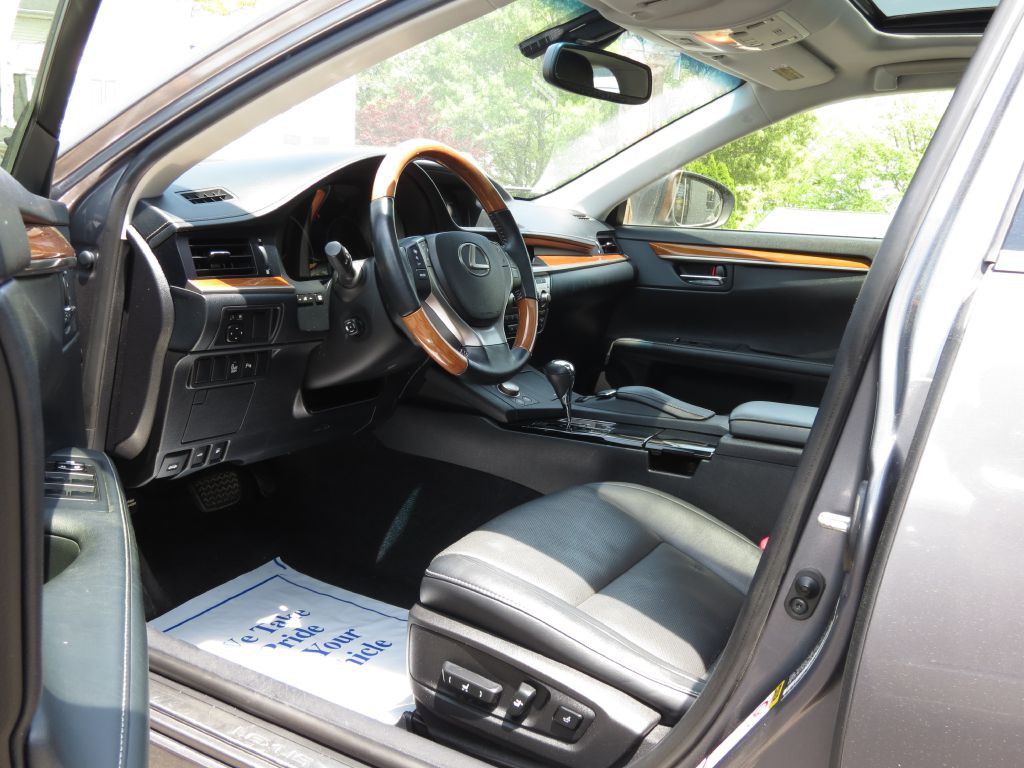 2014 Lexus ES Image 18