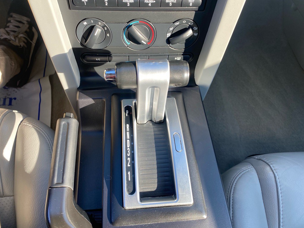 2006 Ford Mustang Image 32