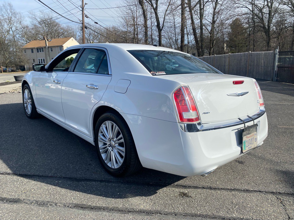 2014 Chrysler 300 Image 5