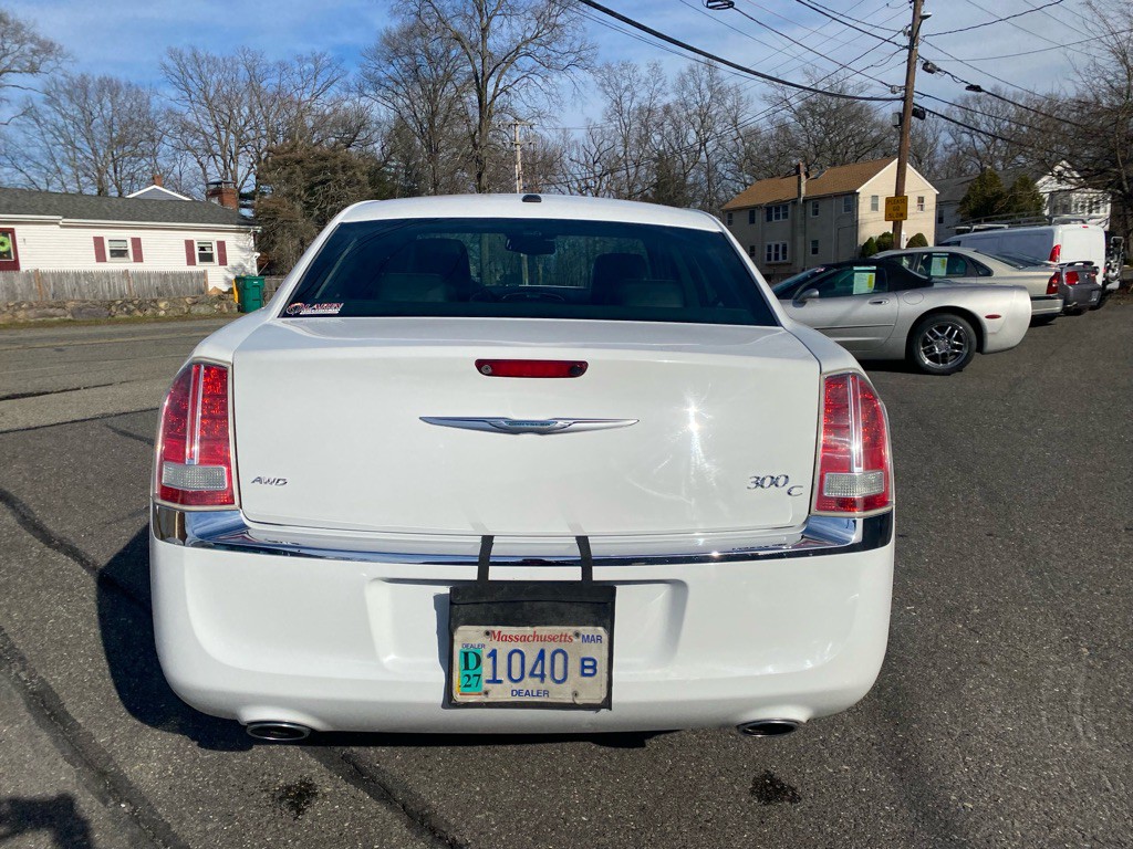 2014 Chrysler 300 Image 6