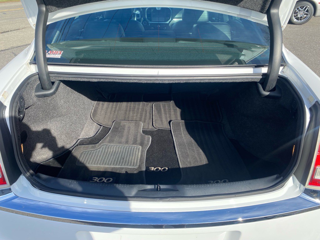 2014 Chrysler 300 Image 7
