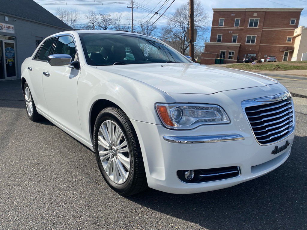 2014 Chrysler 300 Image 10