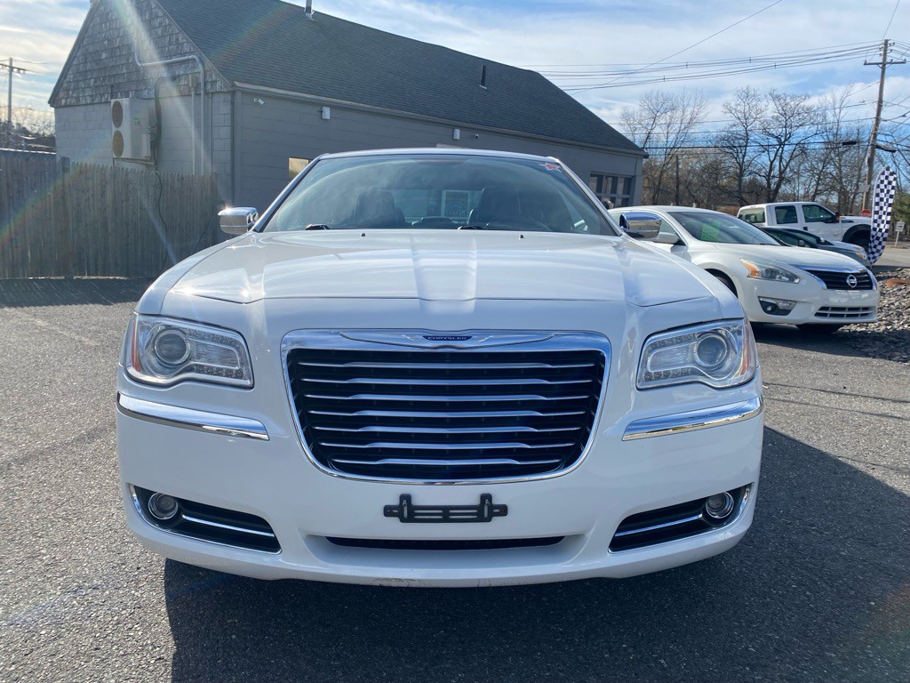 2014 Chrysler 300 Image 11