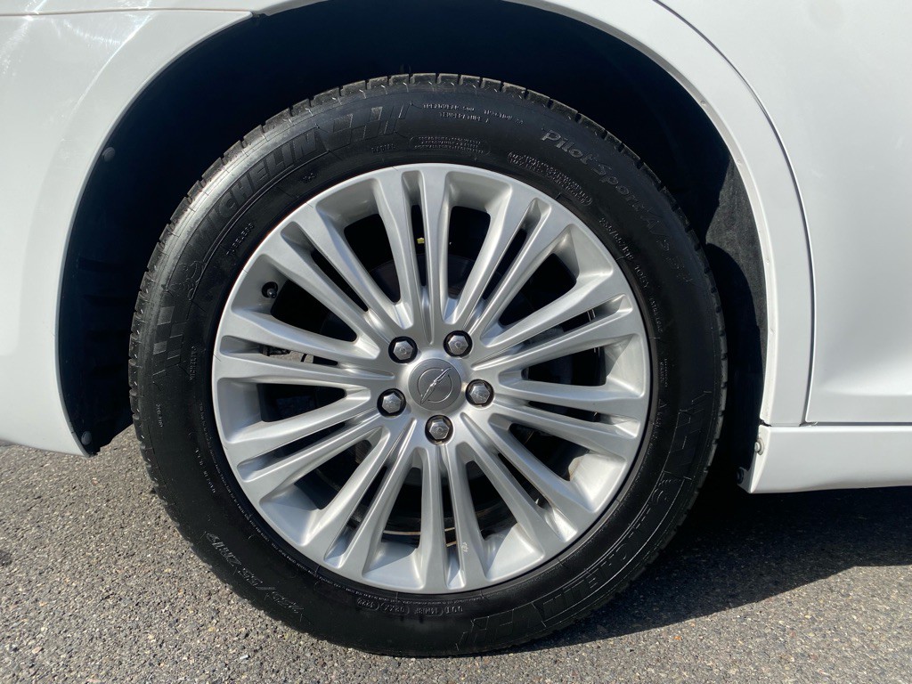 2014 Chrysler 300 Image 14