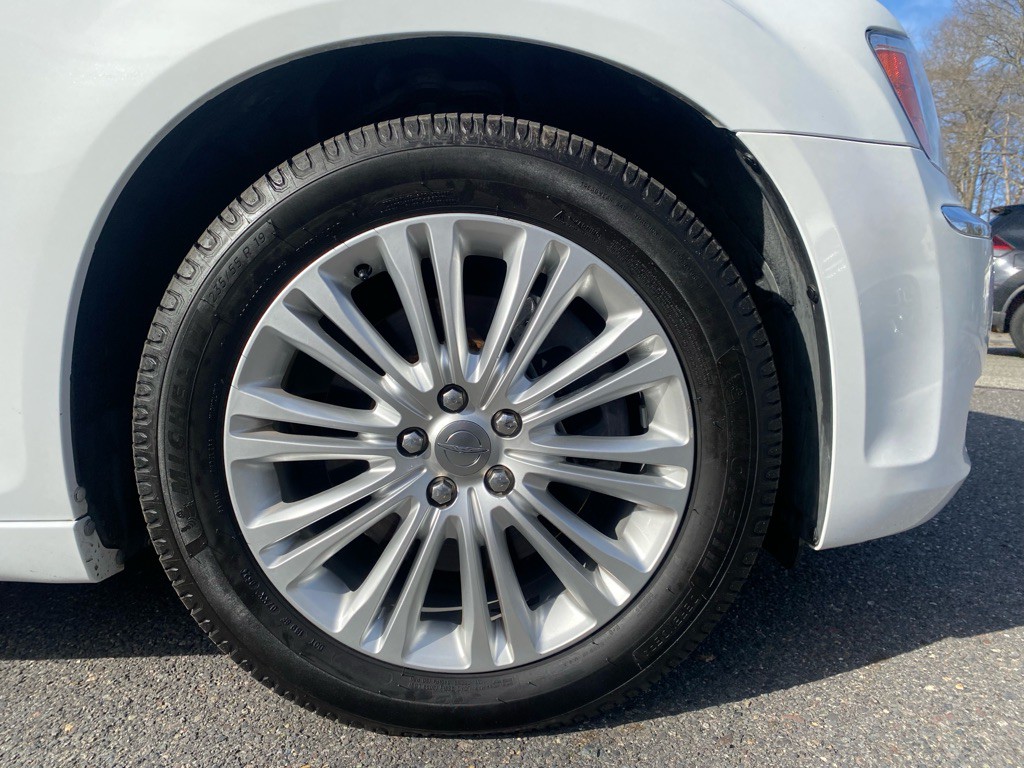 2014 Chrysler 300 Image 15