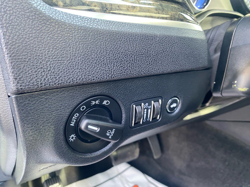 2014 Chrysler 300 Image 28