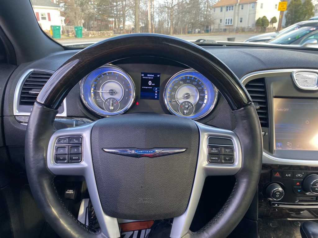 2014 Chrysler 300 Image 29