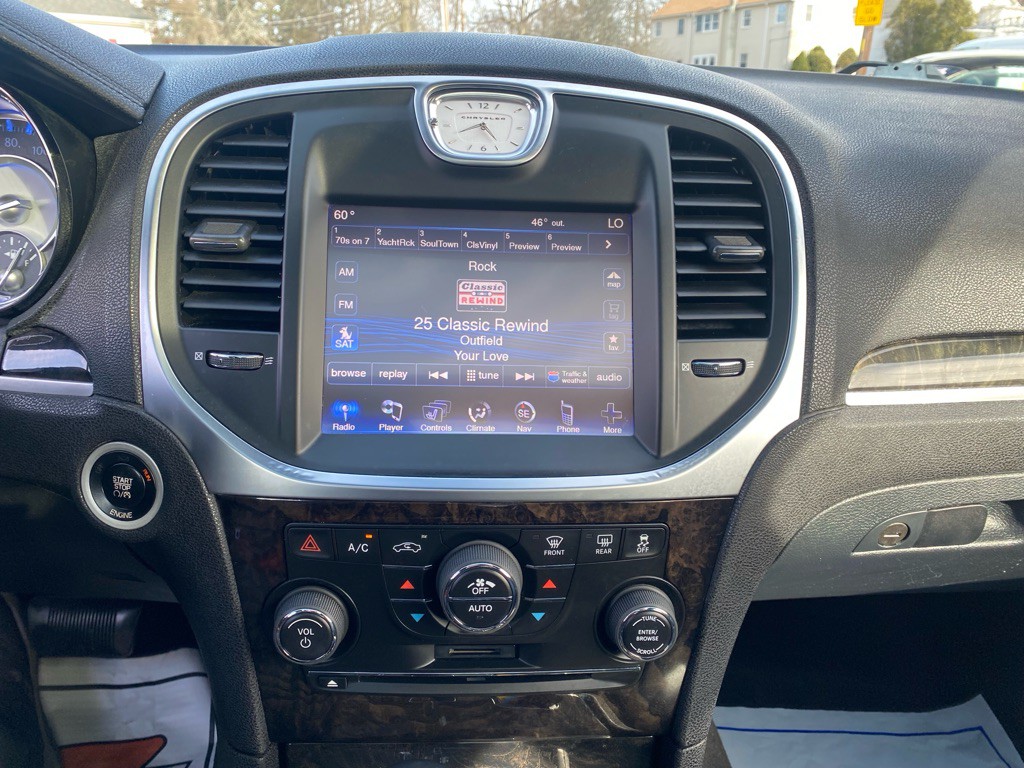 2014 Chrysler 300 Image 33